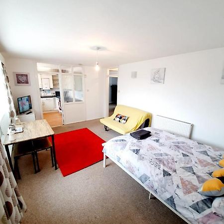 Rayleigh Town Centre 2 Bedroom Apartment Exterior foto
